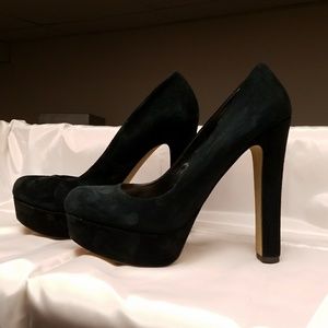 Suede platform pumps